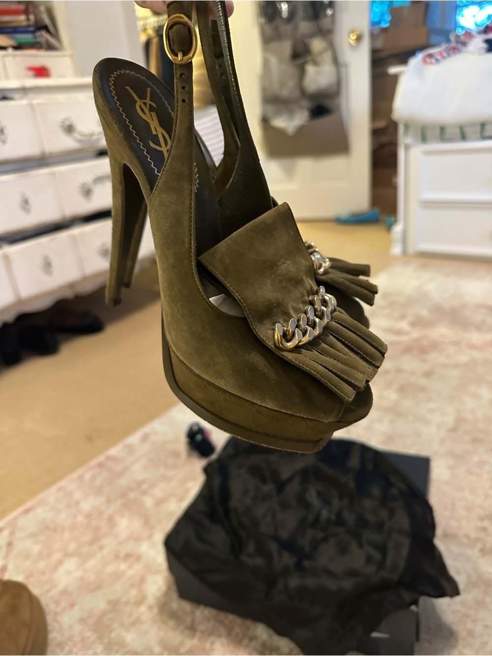 Saint Laurent Olive Green Suede Fringe Slingback Heels with Gold Chain - Picture 4 of 5